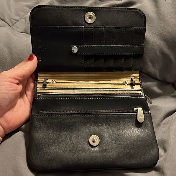 Vintage Etienne Aigner Wallet - Picture 3 of 7